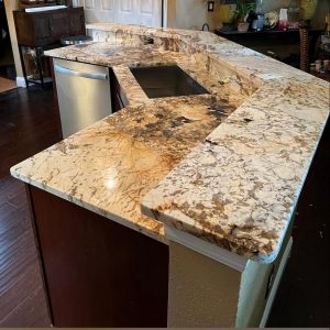 Granite kitchen worktop featuring a marble-like design with warm tones, ideal for modern kitchen aesthetics and functionality.